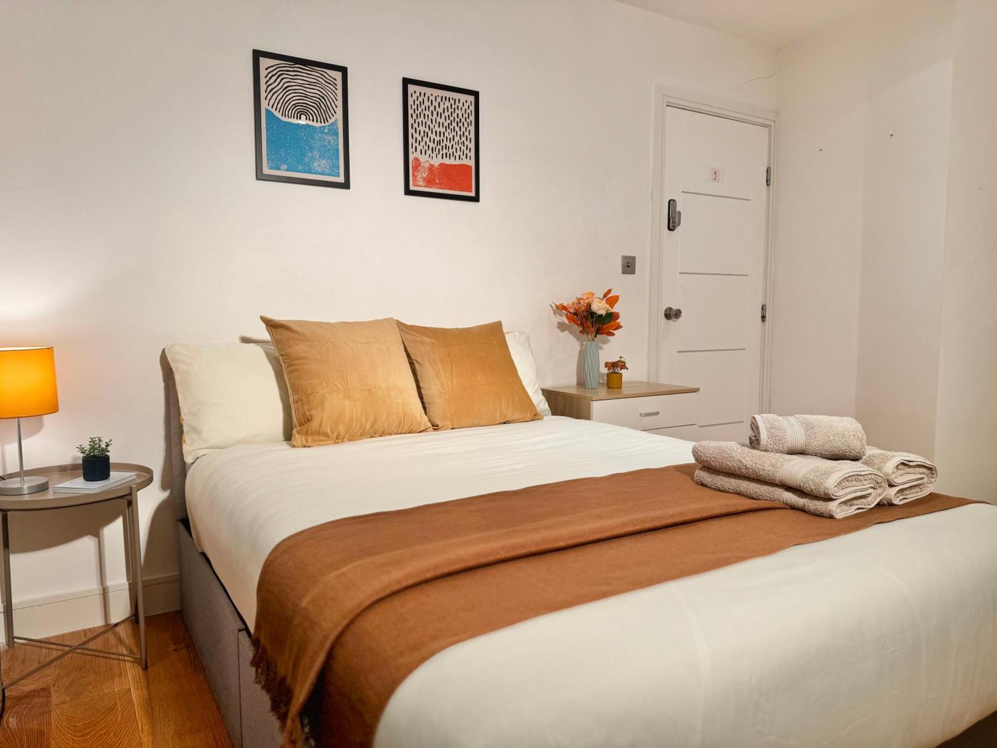 En-Suites With Free Parking 30Min To Central London Exterior photo