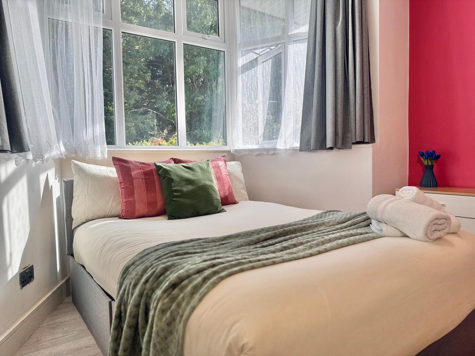 En-Suites With Free Parking 30Min To Central London Exterior photo